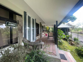 Cozy, Relaxing Suite with Private Bathtub & Kitchen